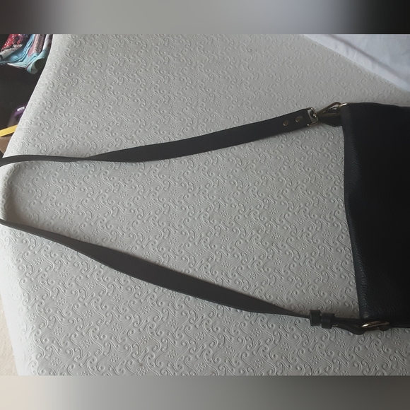 $$$ SALE $$$ NEW Roots Navy & Wine Pebbled Leather - Picture 13 of 13